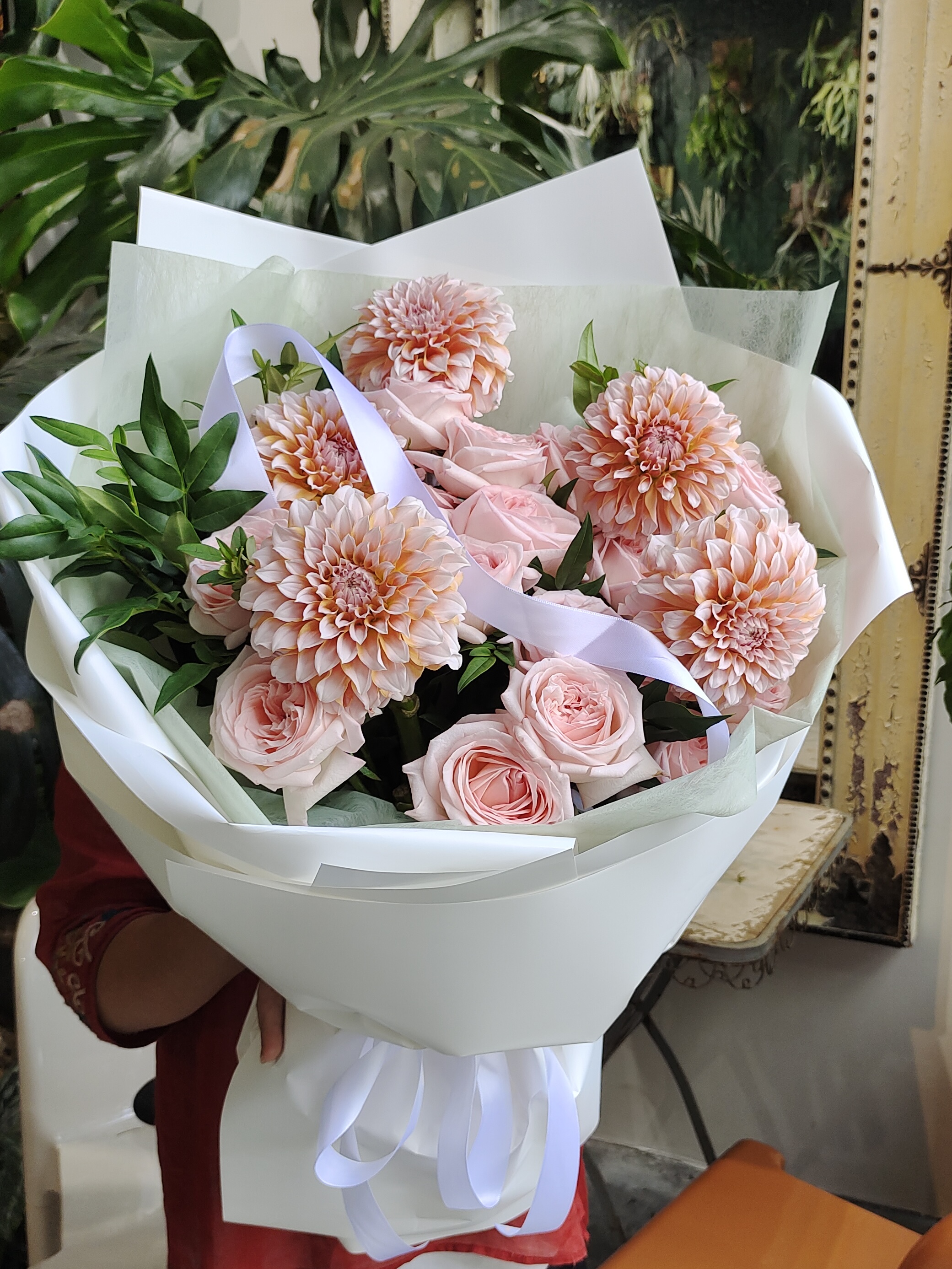 Mira Fleur signature gift floral — bouquet, mira palette