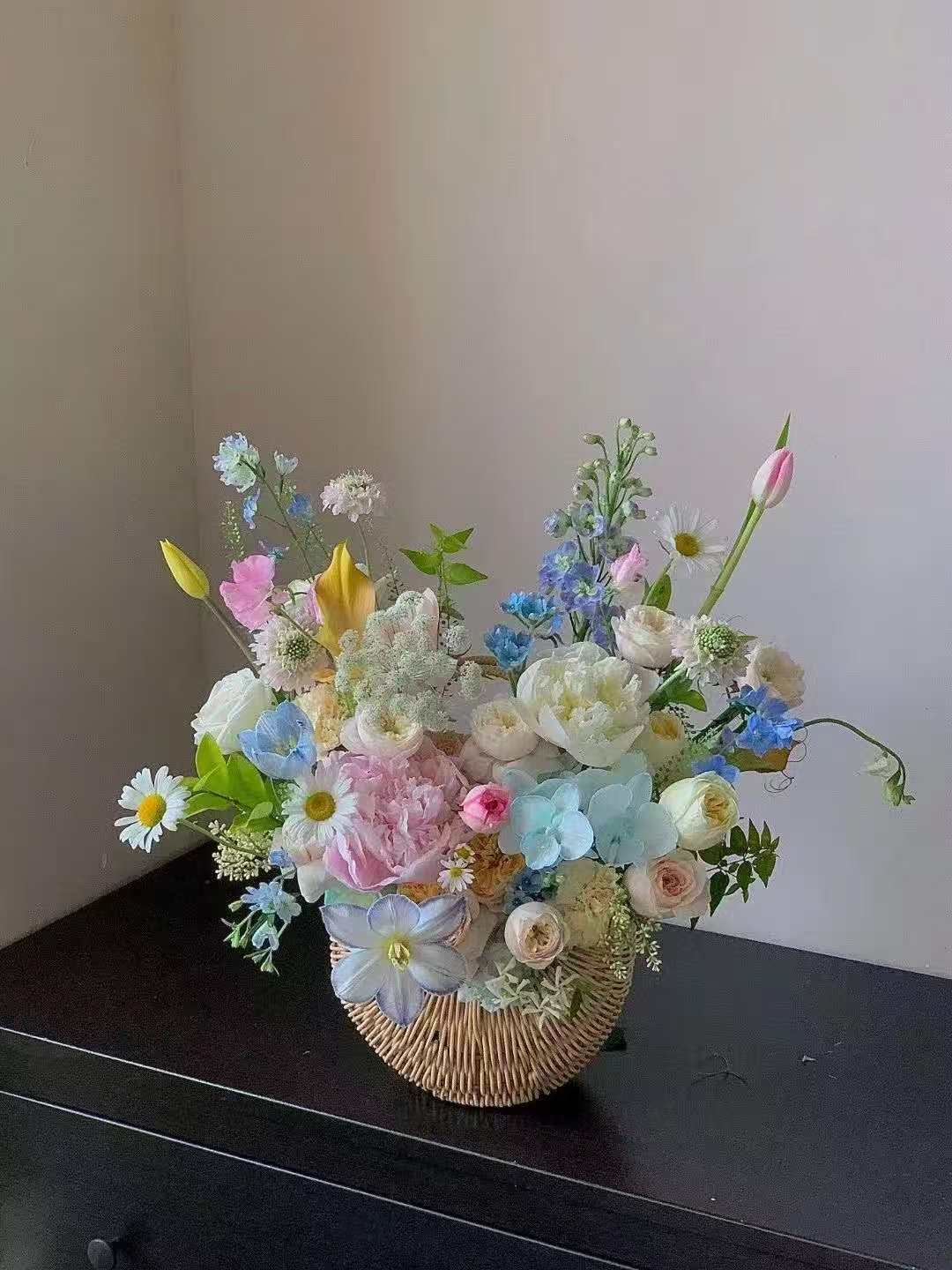 Mira Fleur signature gift floral — bouquet, mira palette