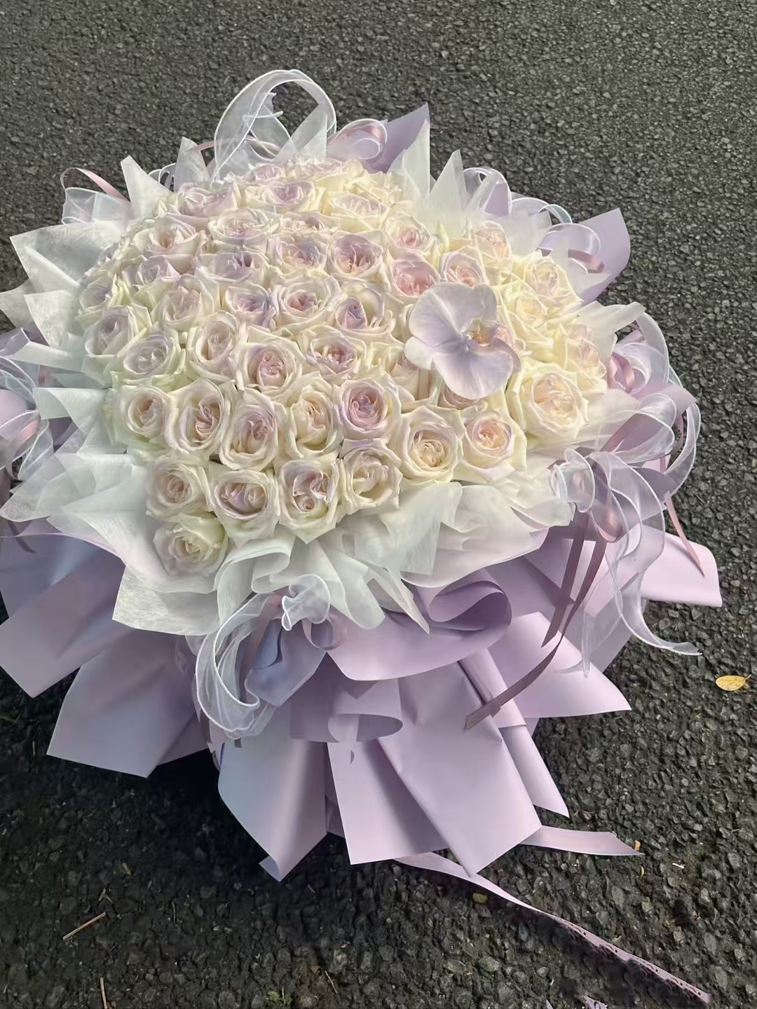 Mira Fleur signature gift floral — bouquet, mira palette