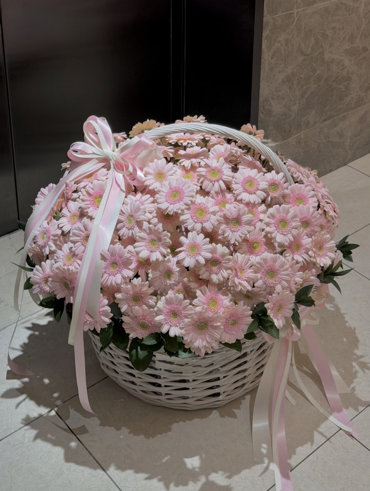 Mira Fleur signature gift floral — bouquet, mira palette