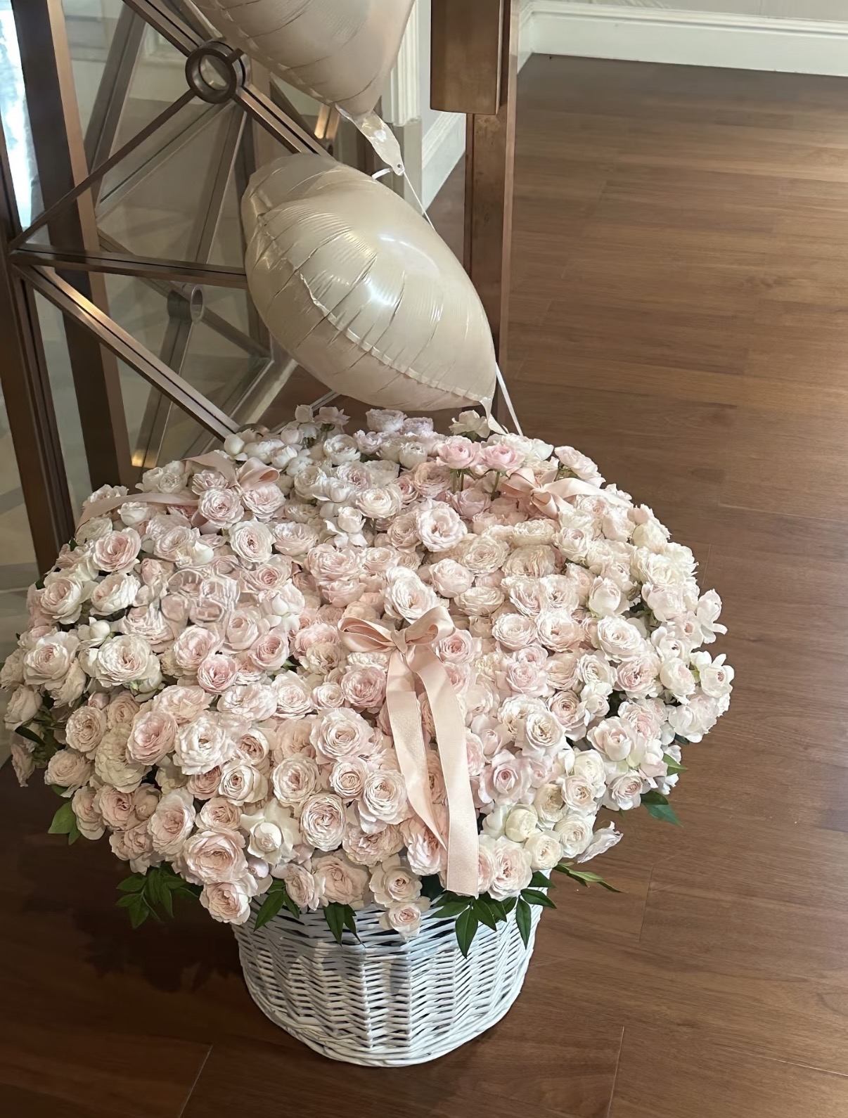 Mira Fleur signature gift floral — bouquet, mira palette