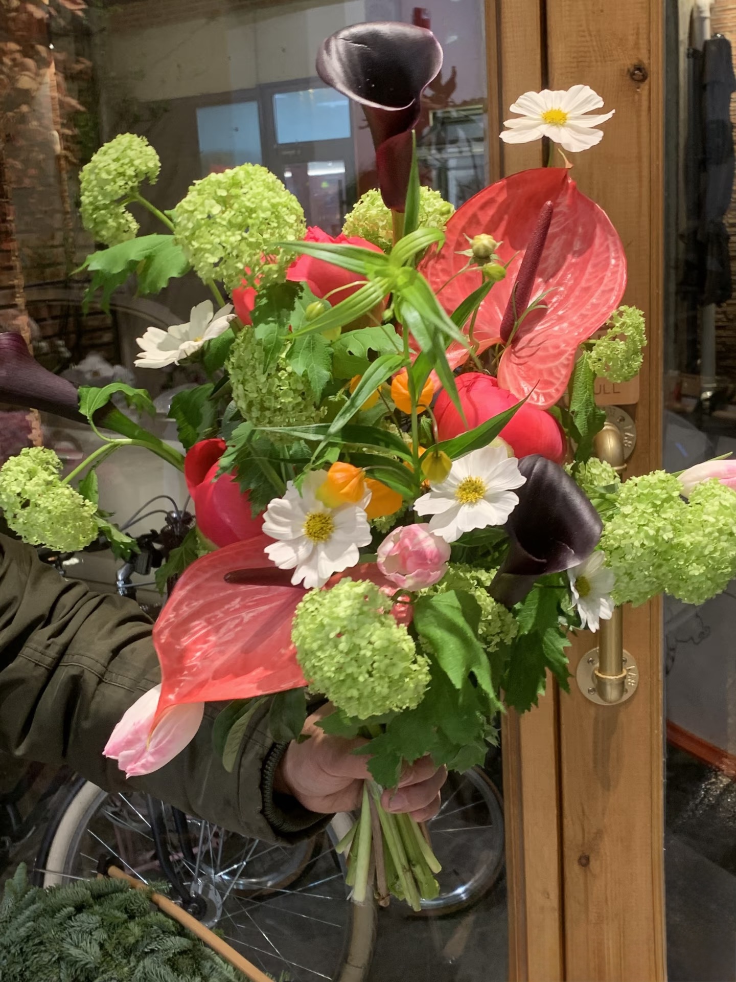 Mira Fleur signature gift floral — bouquet, mira palette