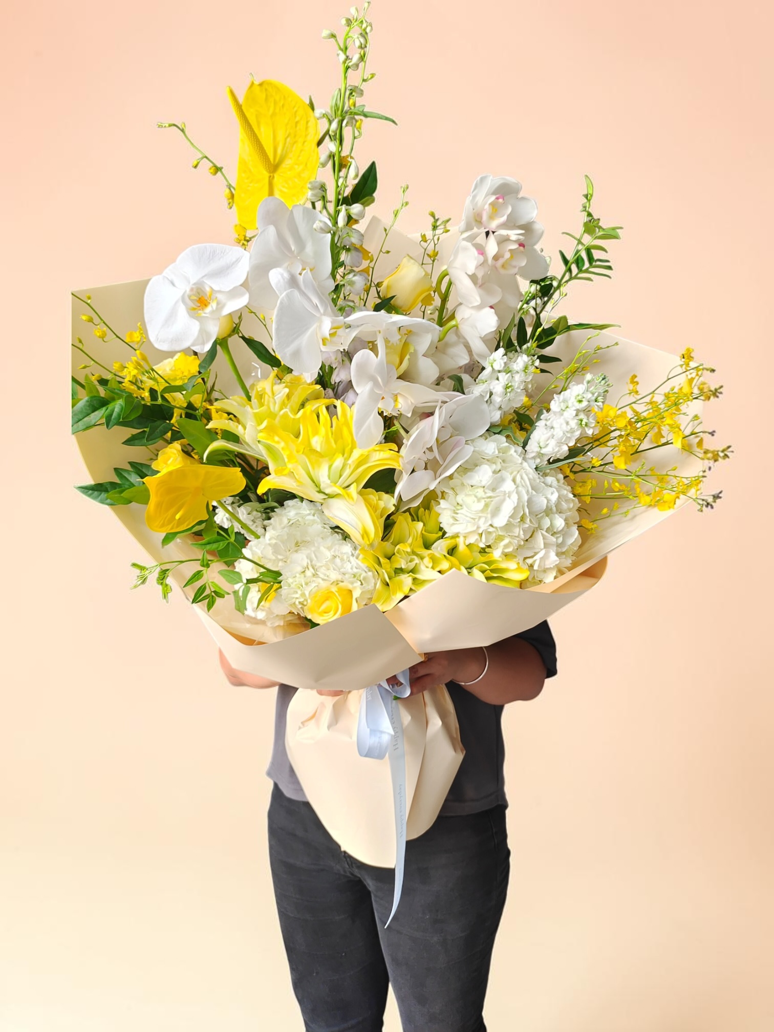 Mira Fleur signature gift floral — bouquet, mira palette