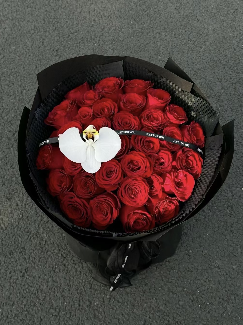 Mira Fleur signature gift floral — bouquet, mira palette