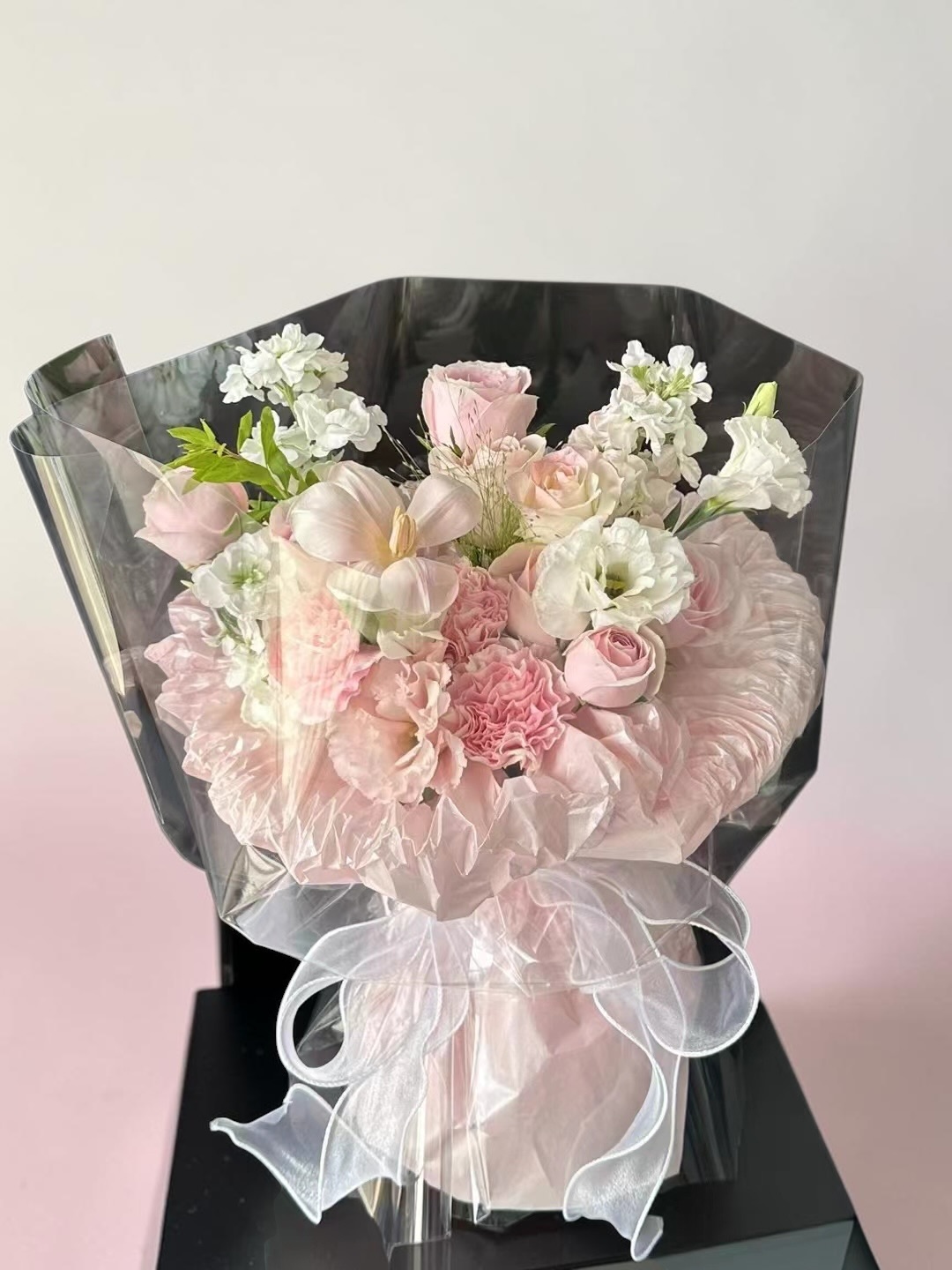 Mira Fleur signature gift floral — bouquet, mira palette