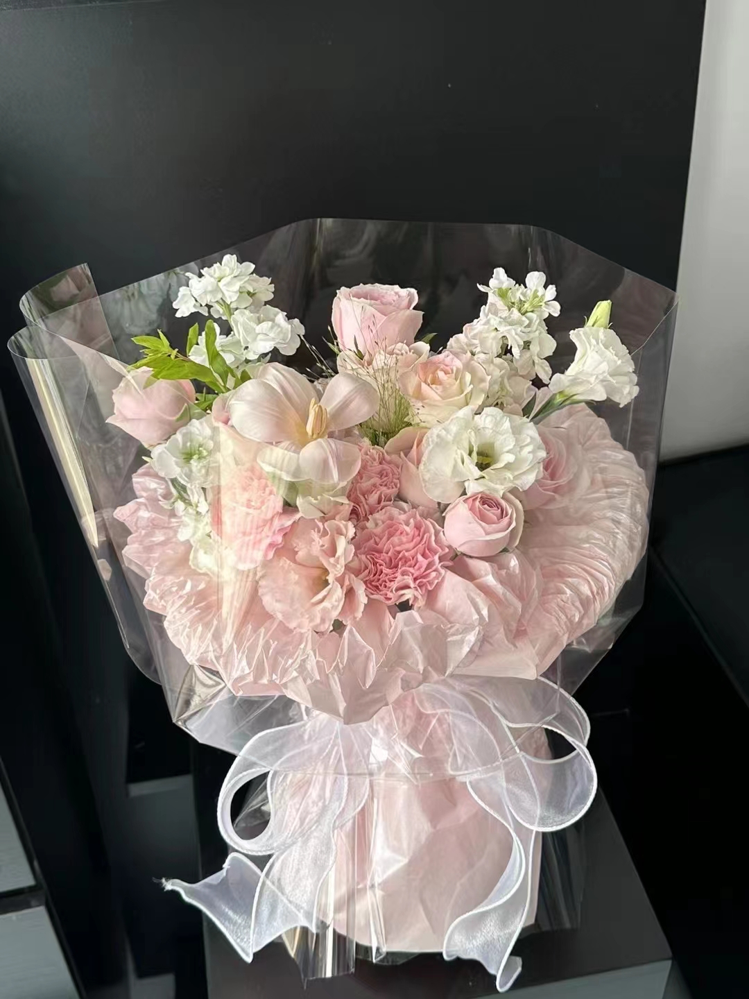 Mira Fleur signature gift floral — bouquet, mira palette