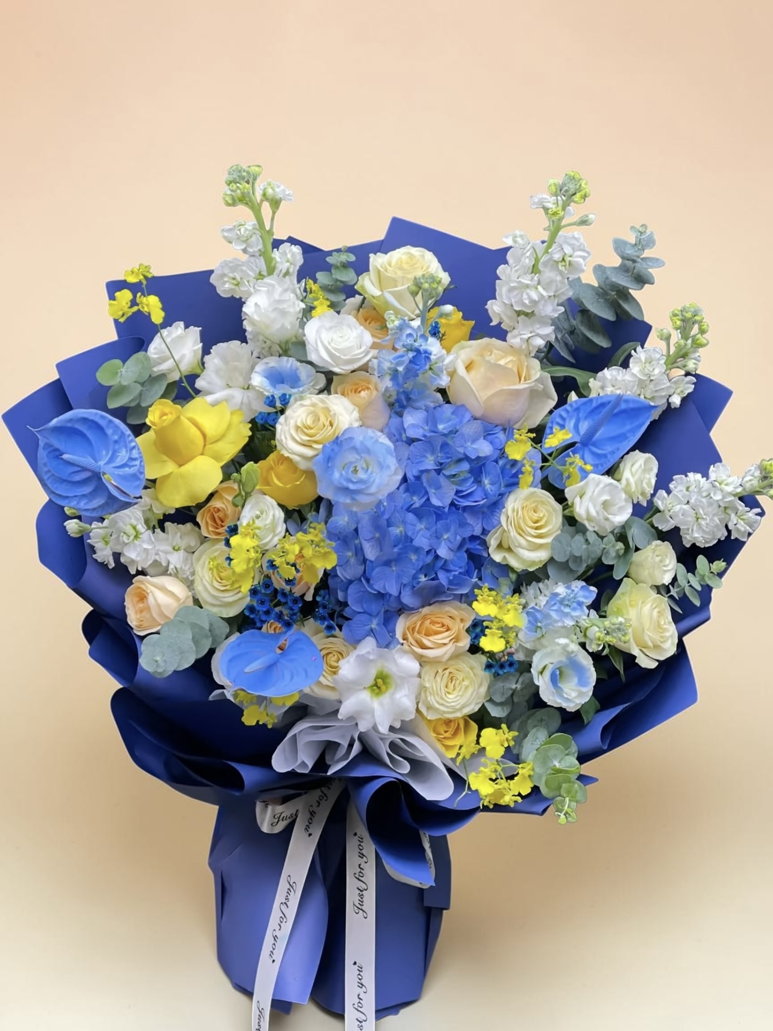 Mira Fleur signature gift floral — bouquet, mira palette