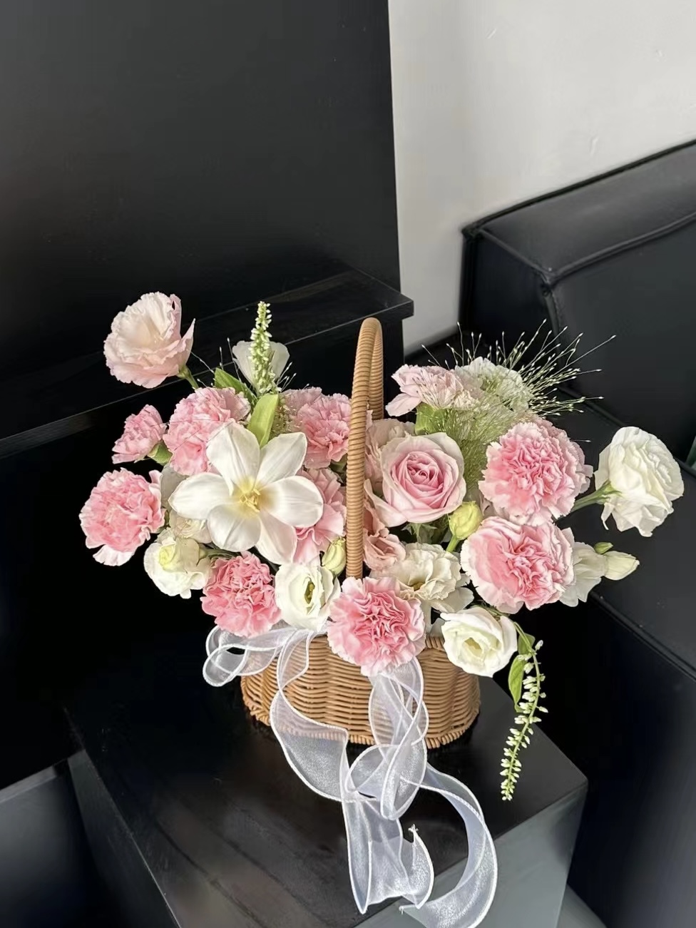Mira Fleur signature gift floral — bouquet, mira palette